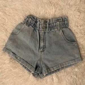high rise mom shorts. light wash.